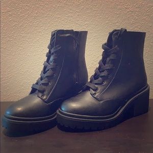 Black Boots. Size 7.